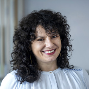 Headshot of Roxana Miu